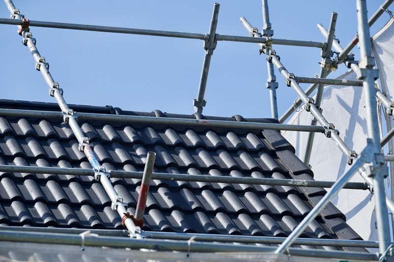屋根・外壁塗装を行う前には大阪市にて細かな部分まで診断